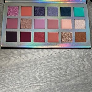 NWOT Vibrant Eyeshadow Palette